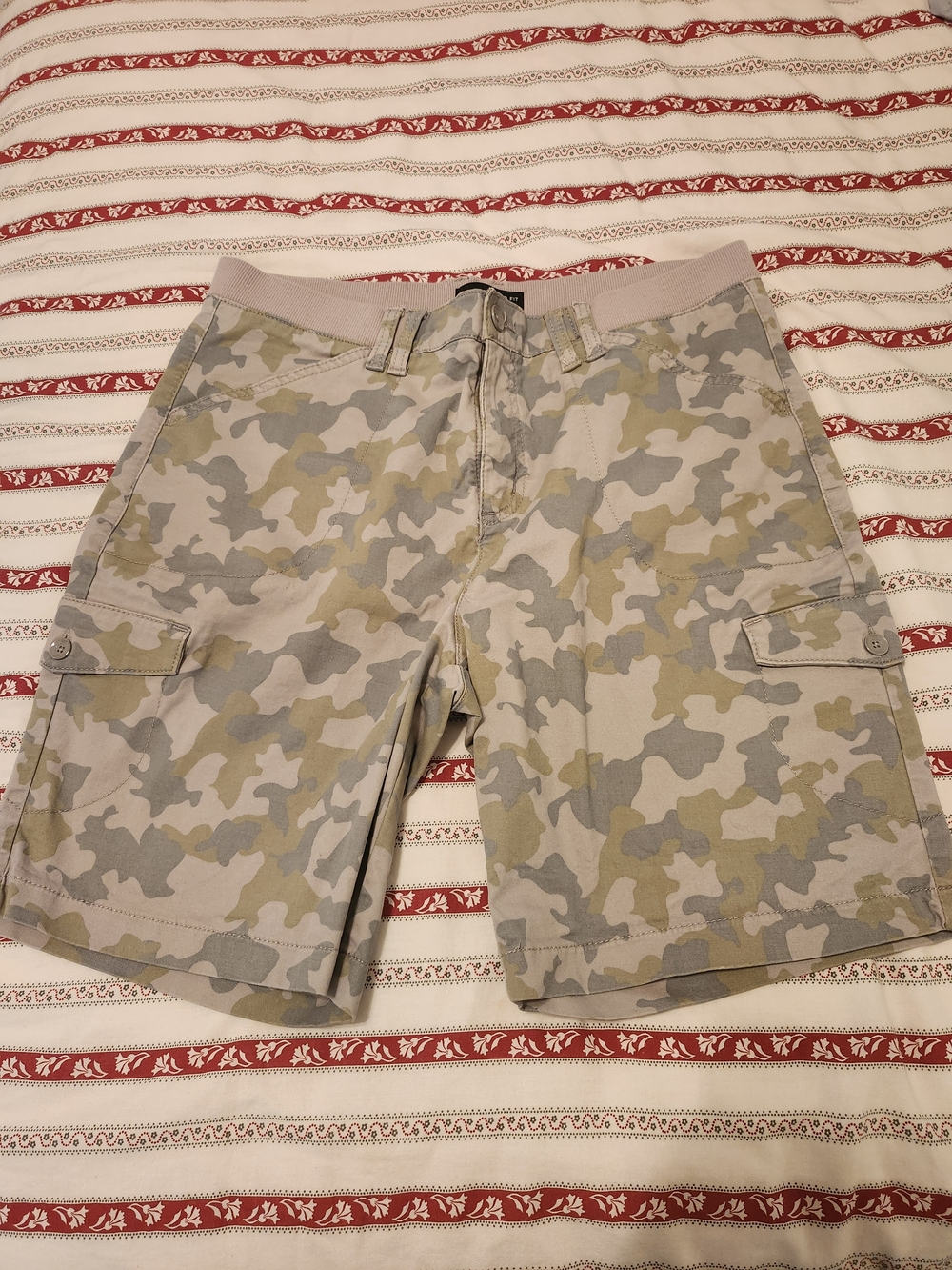 Lee Women's Camouflage Cargo Shorts - Beige & Light Gray Exquisite Waist Very Sr
